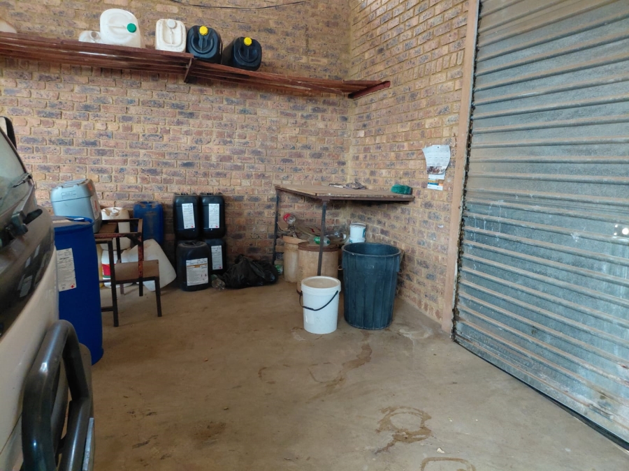 5 Bedroom Property for Sale in Roodekopjes Ah North West